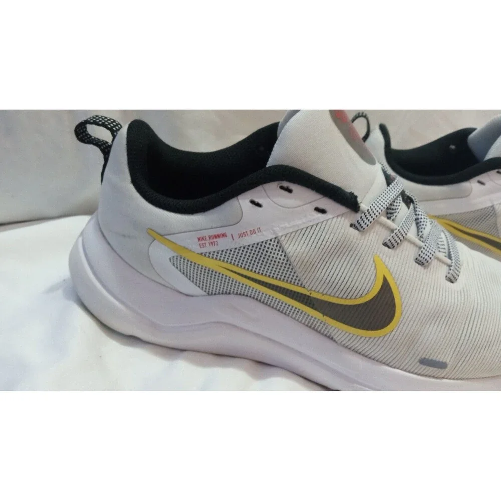 Nike Women’s Running Shoes – Size 8